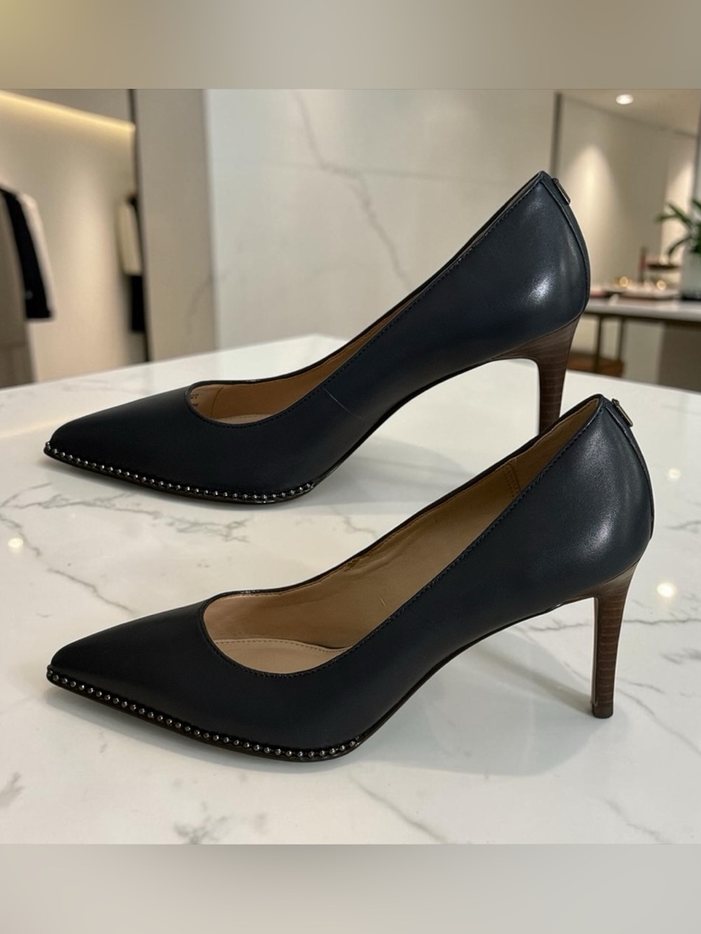 COACH Waverly Navy Leather Pointed-Toe Pumps w Ball Chain Trim! Size 8.5 EUC!! - Picture 6 of 15